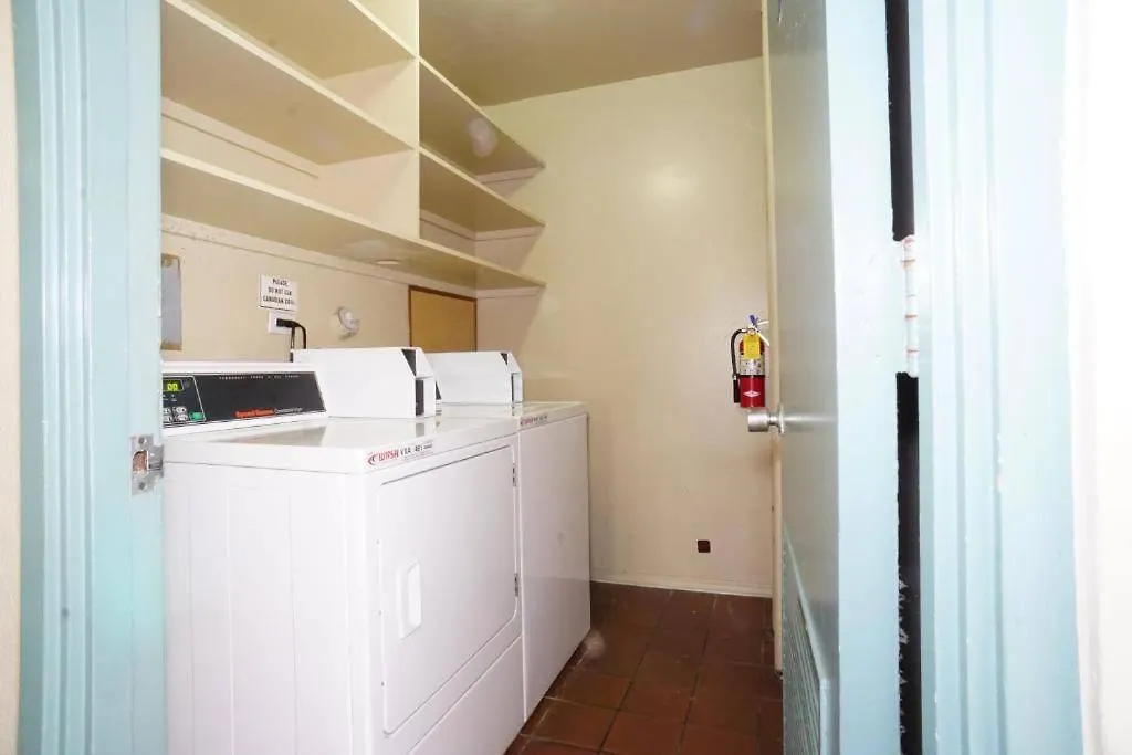 Spacious 2 Bedroom, 1 Bath Waikiki Condo Honolulu Lägenhet