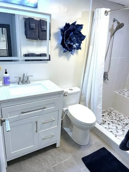 Spacious 2 Bedroom, 1 Bath Waikiki Condo Honolulu