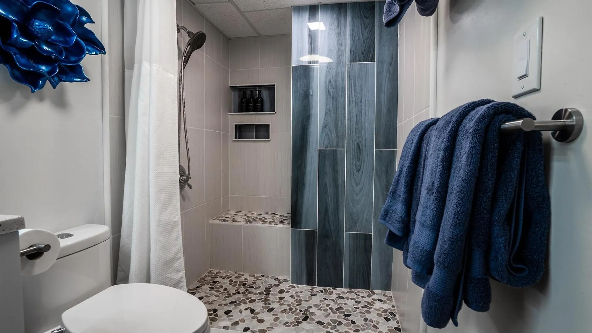 Spacious 2 Bedroom, 1 Bath Waikiki Condo Honolulu 0*,