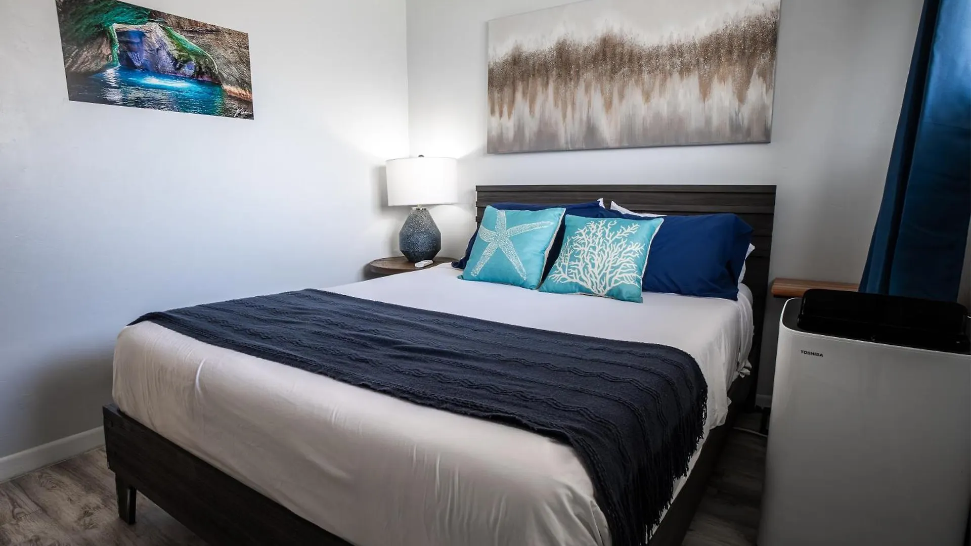 Spacious 2 Bedroom, 1 Bath Waikiki Condo Honolulu USA