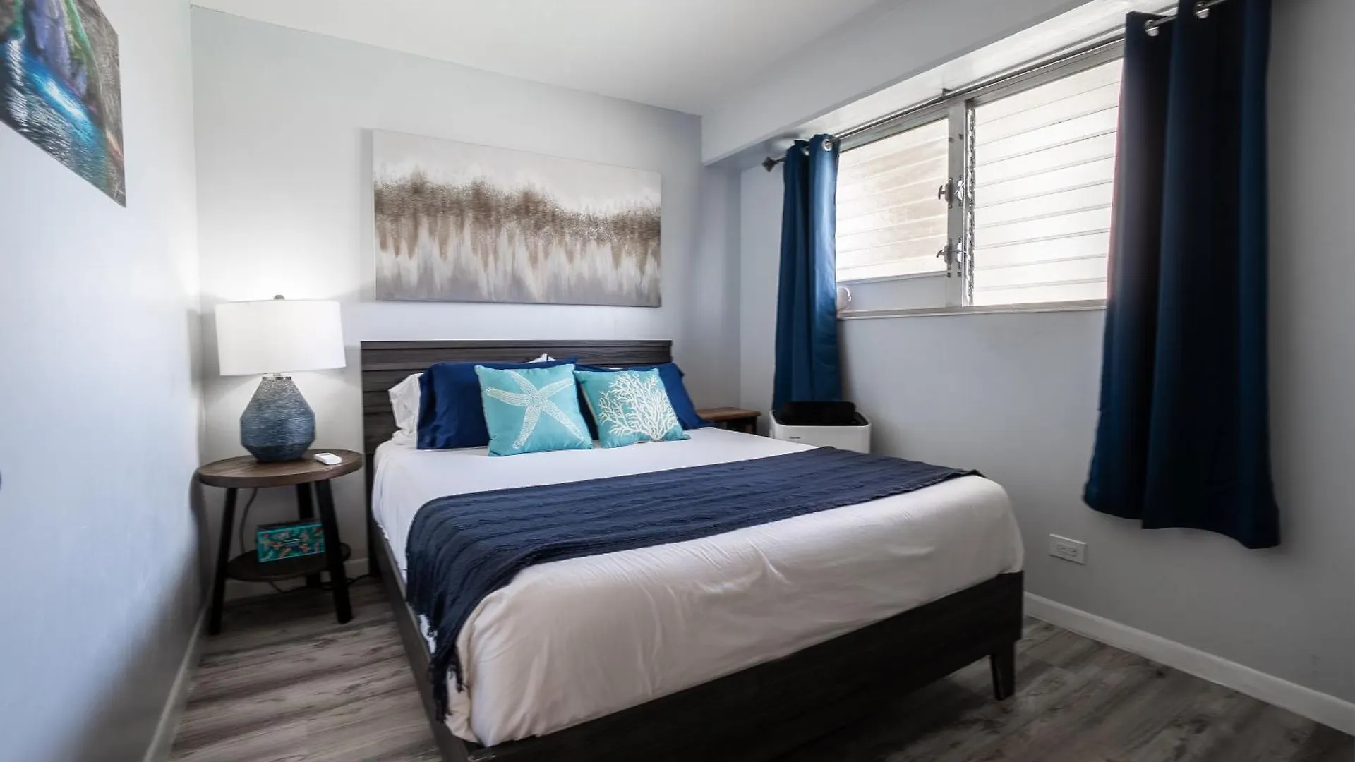 Spacious 2 Bedroom, 1 Bath Waikiki Condo Honolulu USA
