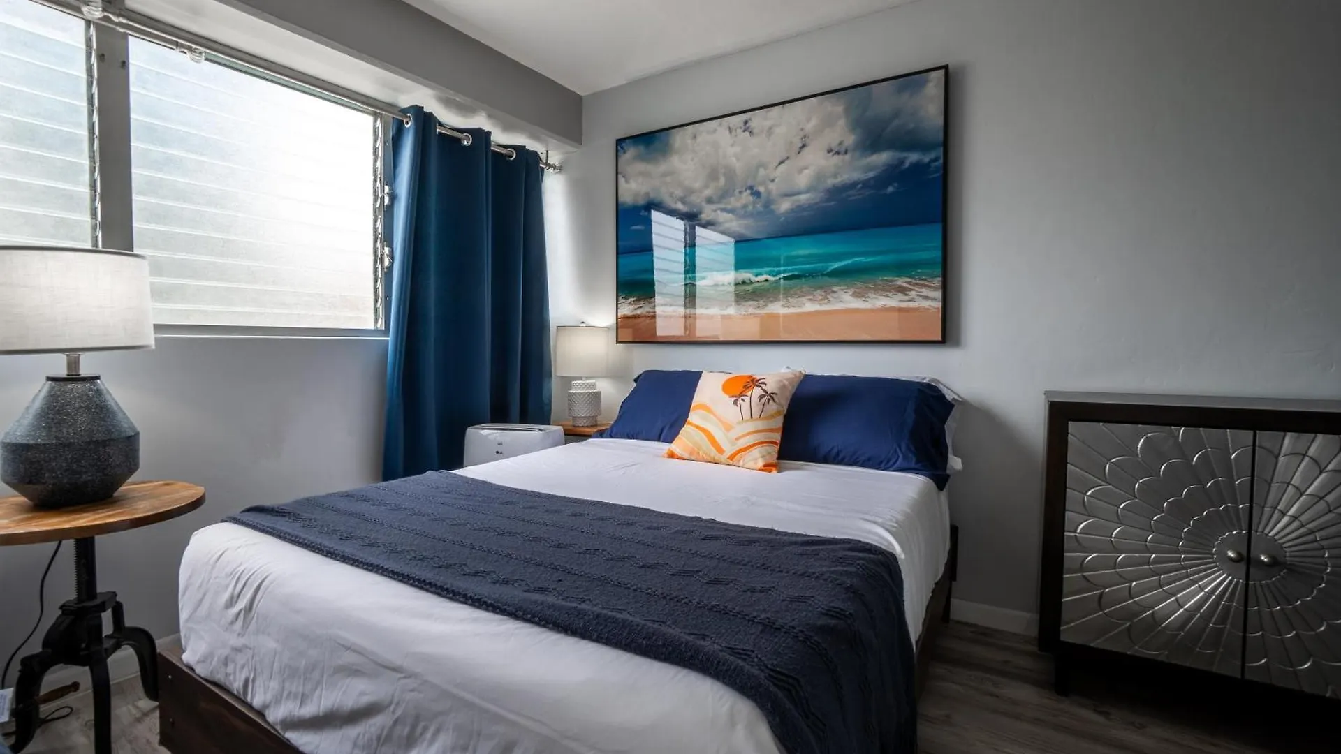 Spacious 2 Bedroom, 1 Bath Waikiki Condo Honolulu Apartament