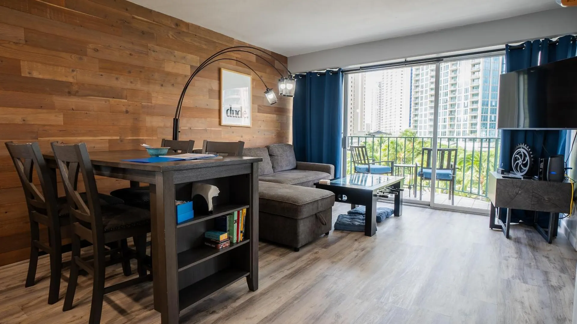 Spacious 2 Bedroom, 1 Bath Waikiki Condo Honolulu