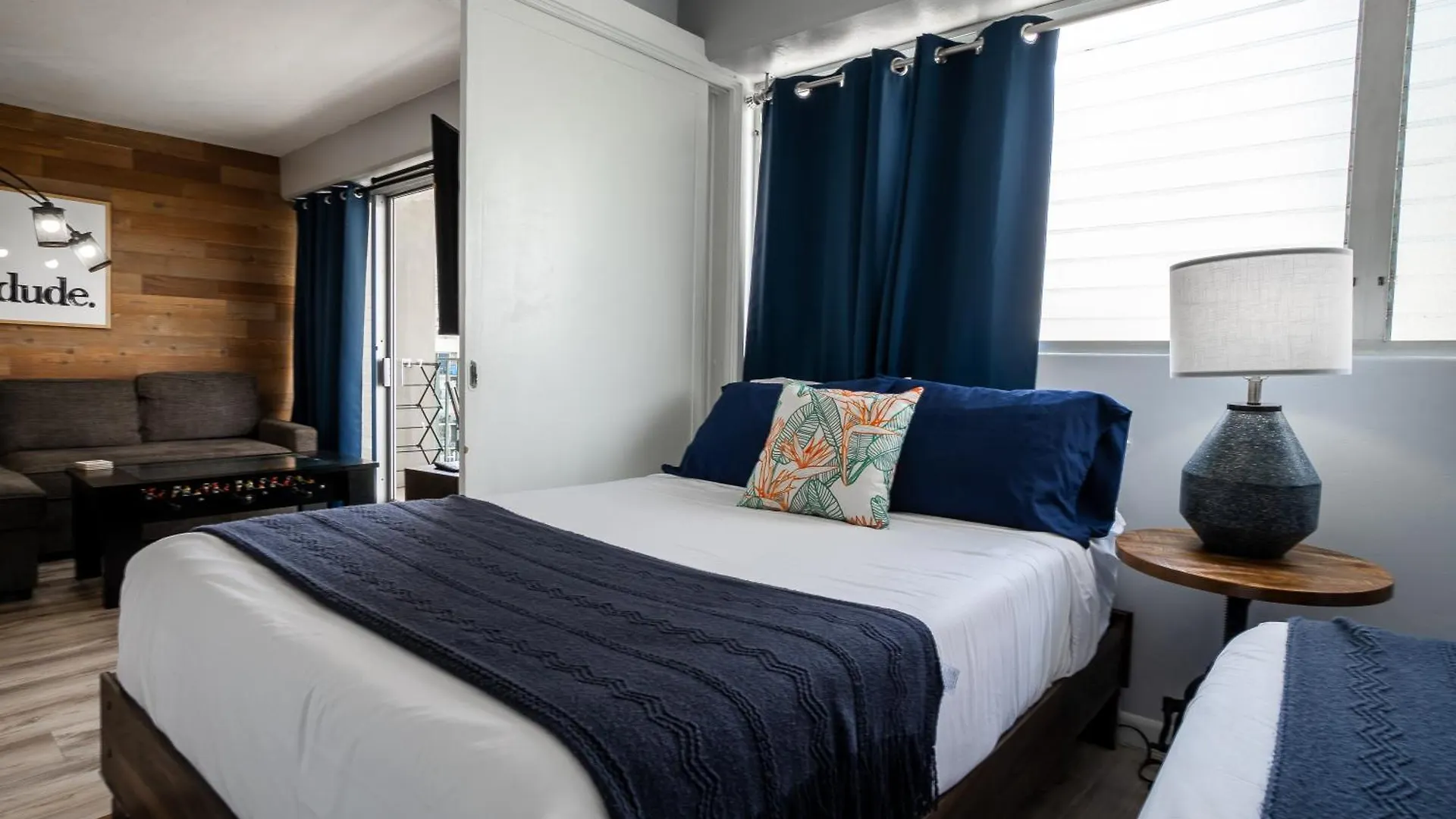 Spacious 2 Bedroom, 1 Bath Waikiki Condo Honolulu 0*,